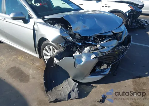 2019 Toyota Camry Le z USA, uszkodzony, nr VIN 4T1B11HK5KU223823